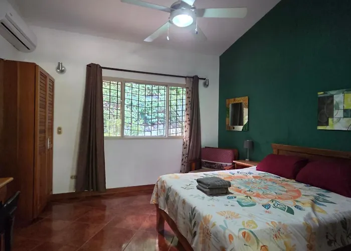 Habitación en casa particular Casa Avi Fauna Nature Y Casa Almacalma